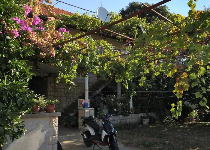 With Parking Space Lumbarda, Korcula - 9262 דירה *